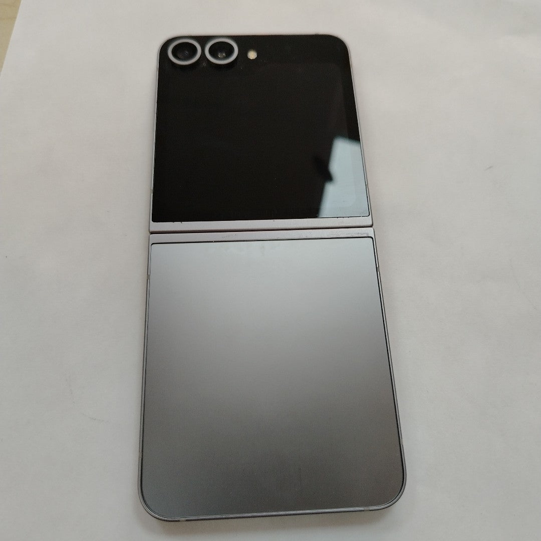 CELULAR SAMSUNG GALAXY Z FLIP6 SM-F741B (2024) 512 GB 12 GB RAM (SEMINUEVO)