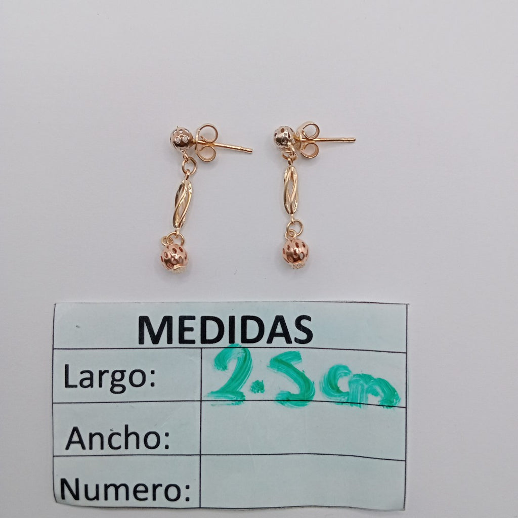 ARETES PAR ORO COMBINADO 14 K 1.5 GRMS (SEMINUEVO)