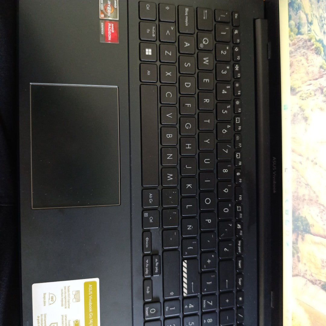 LAPTOP ASUS VIVOBOOK GO  E1504FA-NJ601W (2024) 512 GB SSD 8 GB RAM (SEMINUEVO)