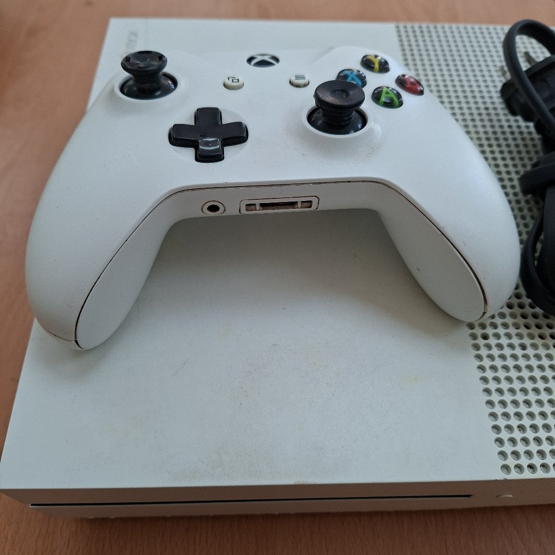 CONSOLA DE VIDEOJUEGO MICROSOFT XBOX ONE S 1 TB (SEMINUEVO)