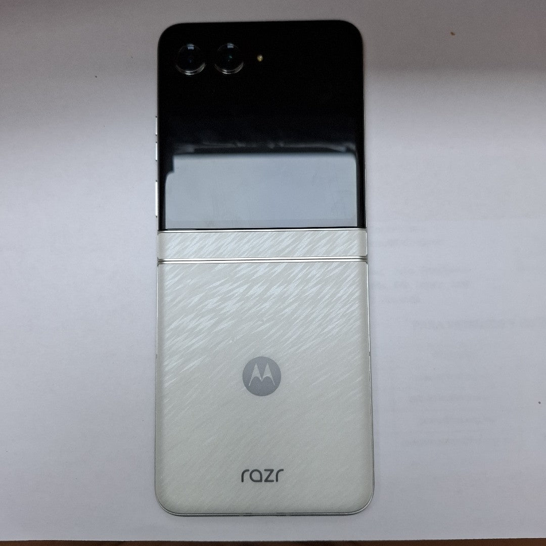CELULAR MOTOROLA RAZR 60 XT2553-1 (2025) 512 GB 12 GB RAM (SEMINUEVO)