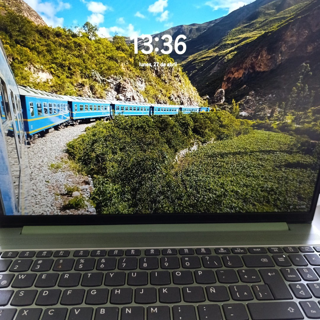 LAPTOP LENOVO IDEAPAD SLIM 3 15IRH10 (2025) 512 GB SSD 8 GB RAM (SEMINUEVO)