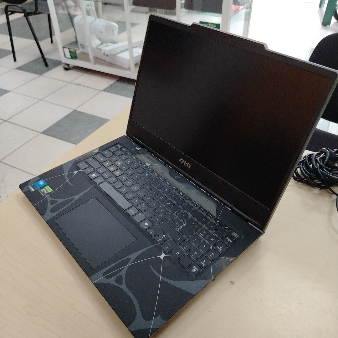LAPTOP MSI CYBORG 15 B2RWEKG-452MX (2025) 1 TB SSD 16 GB RAM (SEMINUEVO)