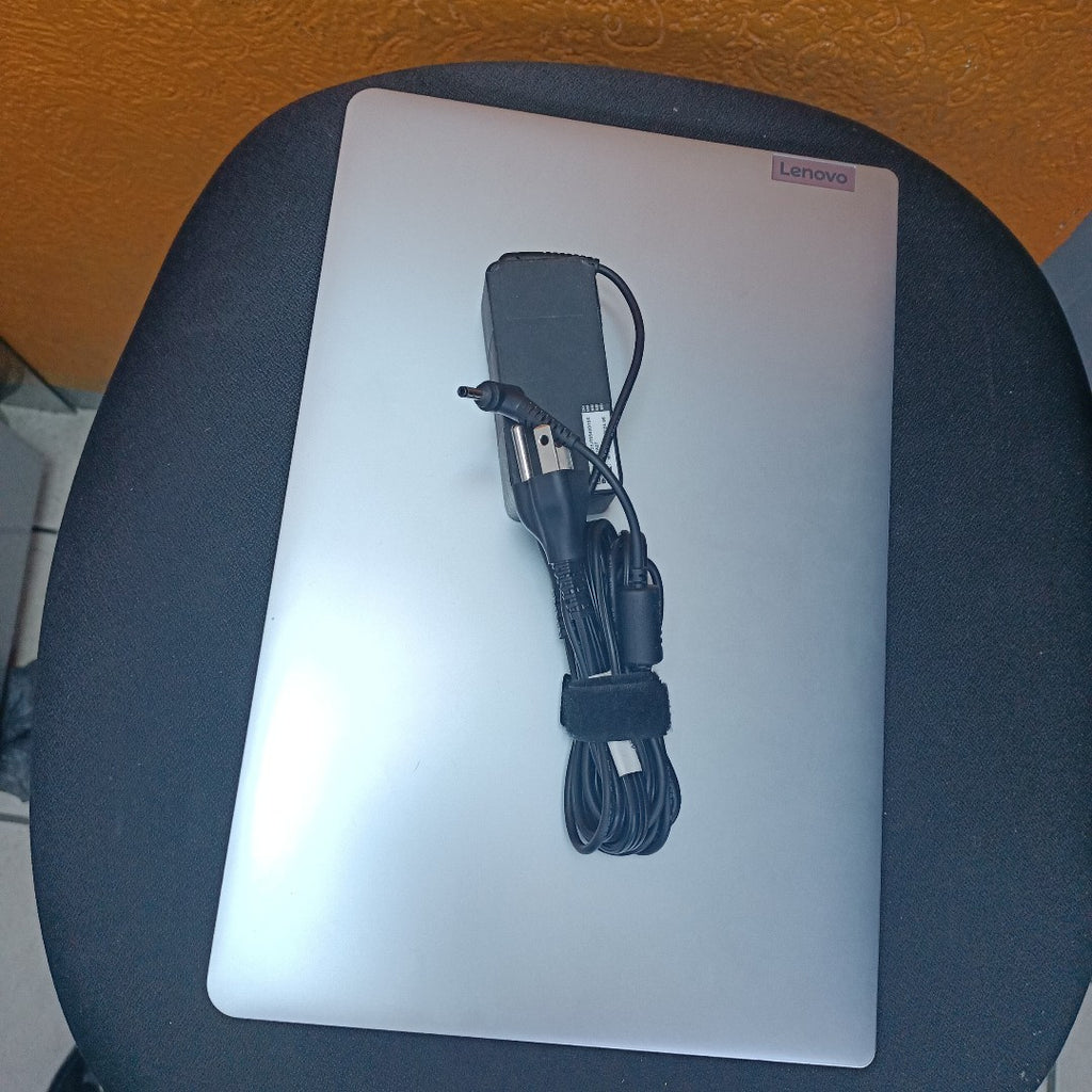 LAPTOP LENOVO IDEAPAD 1 15IGL7 (2024) 256 GB SSD 8 GB RAM (SEMINUEVO)