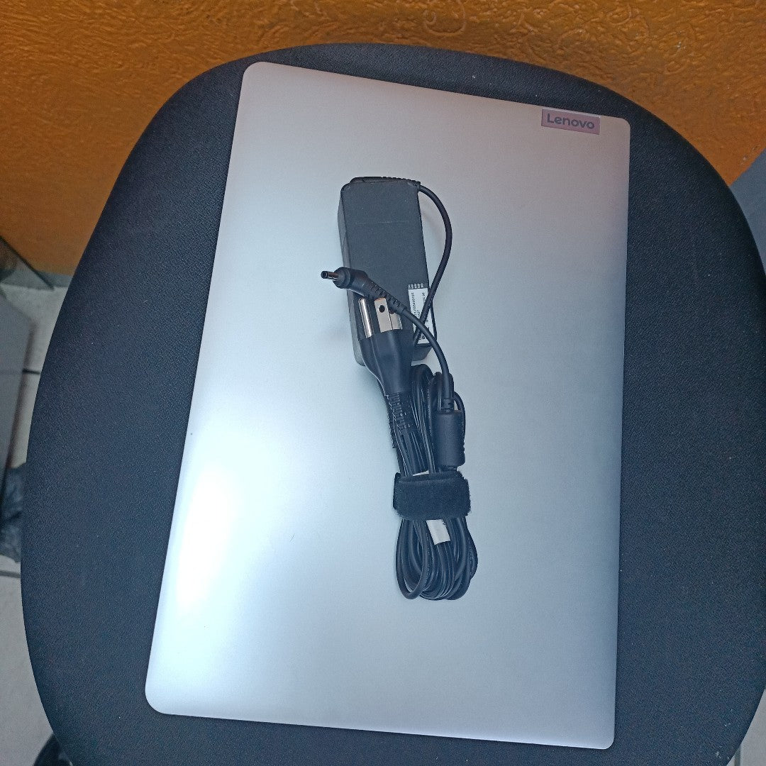 LAPTOP LENOVO IDEAPAD 1 15IGL7 (2024) 256 GB SSD 8 GB RAM (SEMINUEVO)