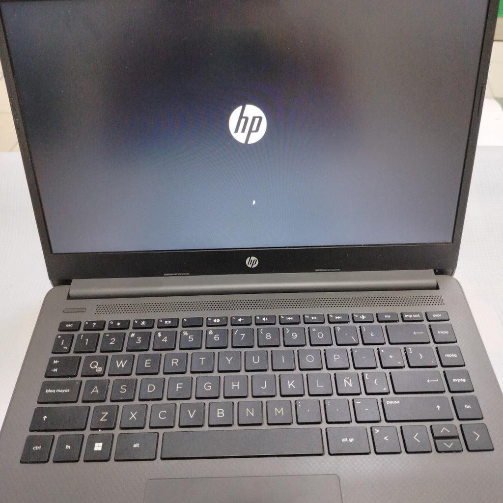 LAPTOP HP 245 G9 (2024) 256 GB SSD 8 GB RAM (SEMINUEVO)