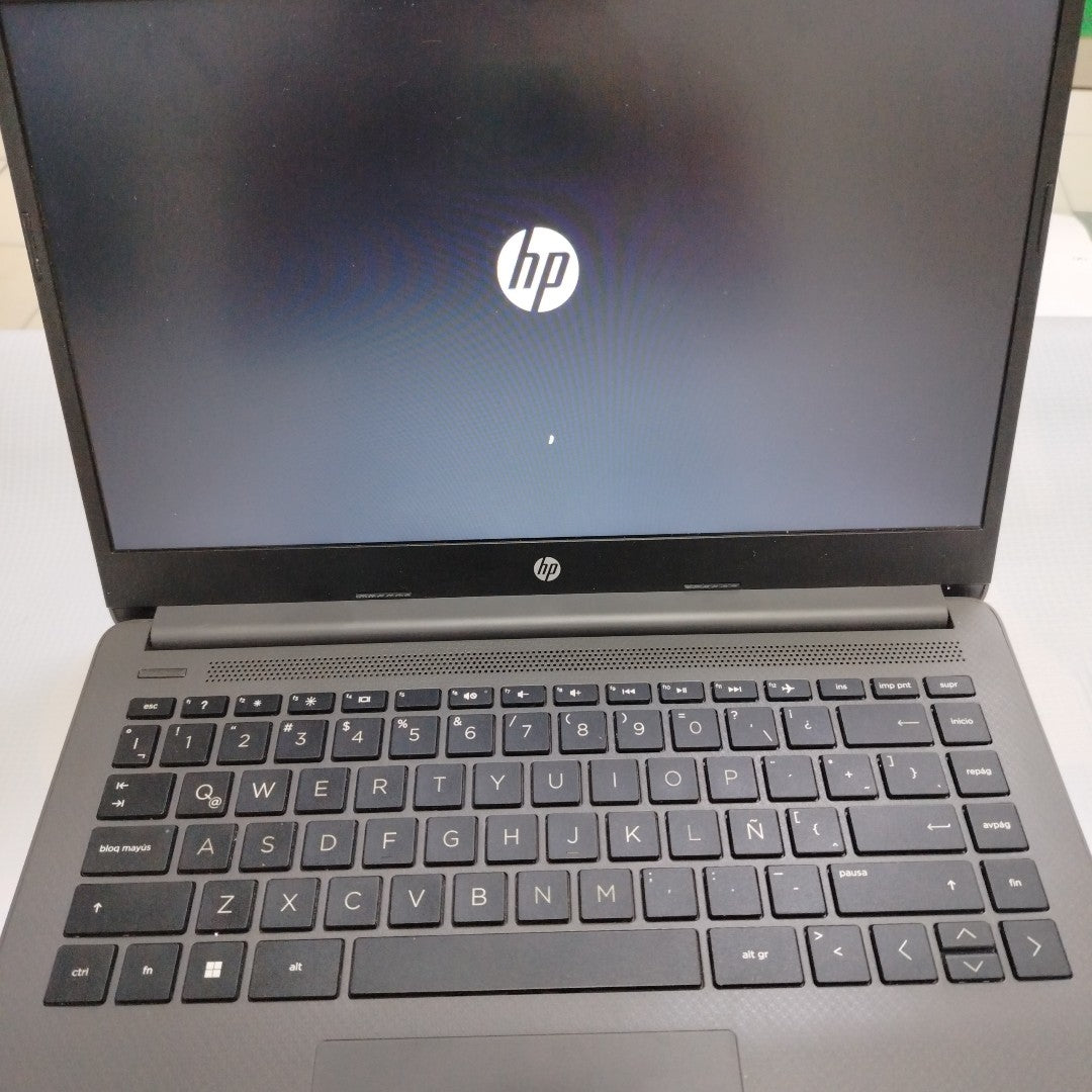 LAPTOP HP 245 G9 (2024) 256 GB SSD 8 GB RAM (SEMINUEVO)