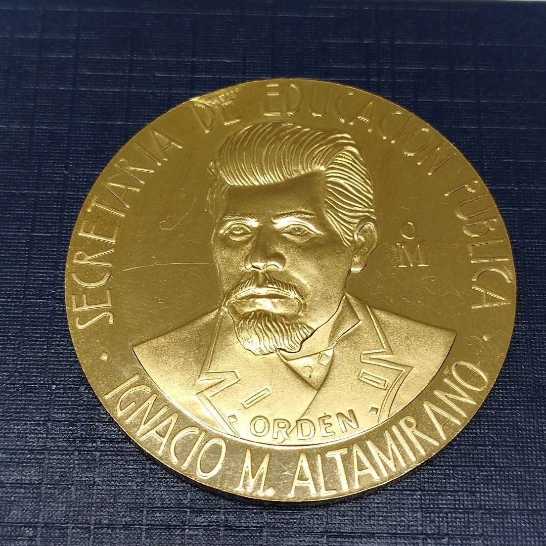 K1 42 GRMS 21 K IDENTIFICACIÓN MEDALLA CONMEMORATIVA MATERIALES ORO (SEMINUEVO)