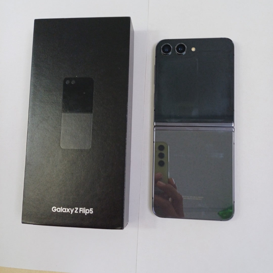 CELULAR SAMSUNG GALAXY Z FLIP 5 SM-F731B (2023) 512 GB 8 GB RAM (SEMINUEVO)