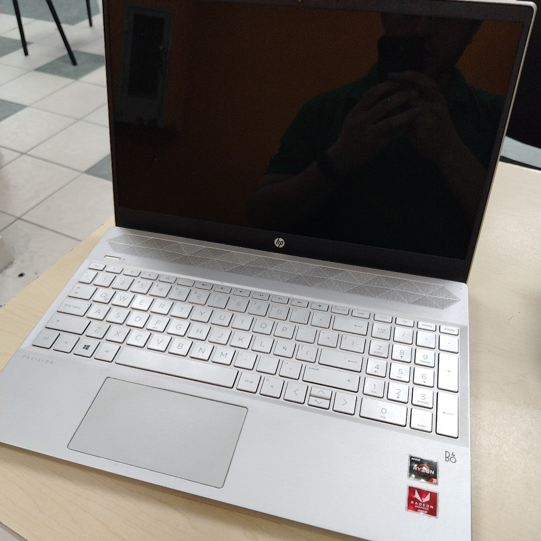 LAPTOP HP PAVILION 15-CW1012LA (2023) 1 TB + 128 GB SSD 12 GB RAM (SEMINUEVO)