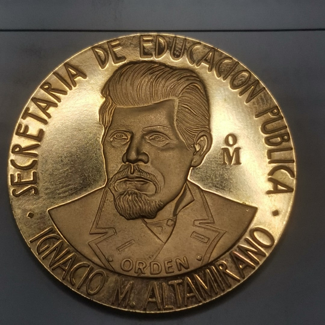 K1 41.9 GRMS 21 K IDENTIFICACIÓN MEDALLA CONMEMORATIVA MATERIALES ORO (SEMINUEVO)