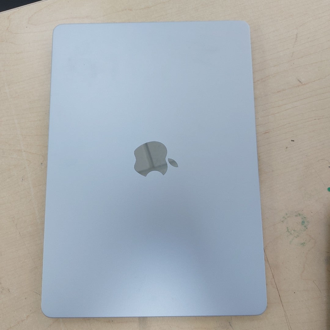LAPTOP APPLE MACBOOK AIR 13" A3240 (2025) 512 GB SSD 16 GB RAM (SEMINUEVO)