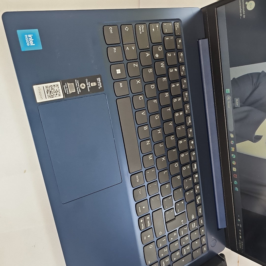 LAPTOP LENOVO IDEAPAD SLIM 3 15IAN8 (2024) 256 GB SSD 8 GB RAM