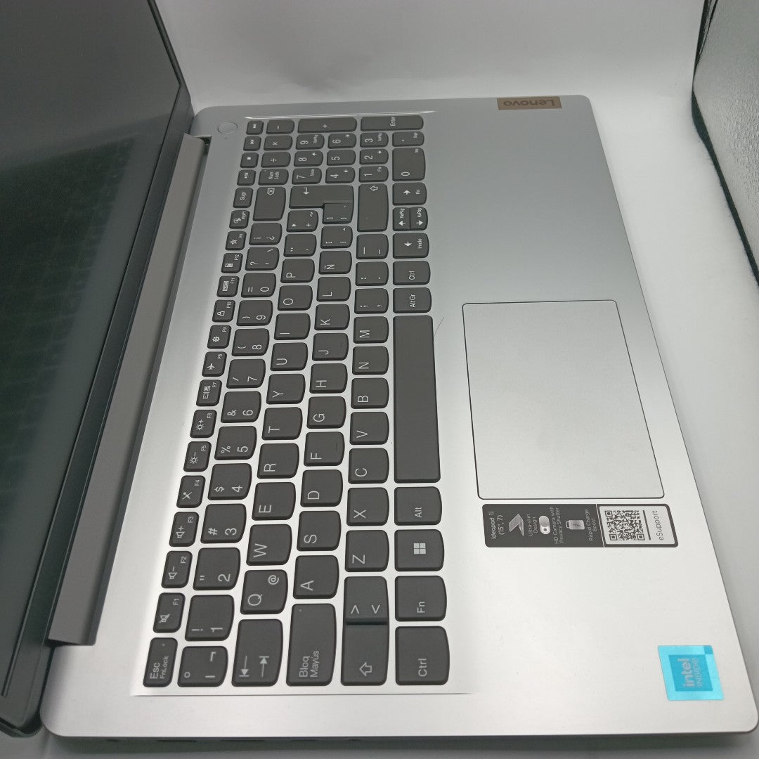 LAPTOP LENOVO IDEAPAD 1 15IGL7 (2024) 256 GB SSD 8 GB RAM (SEMINUEVO)