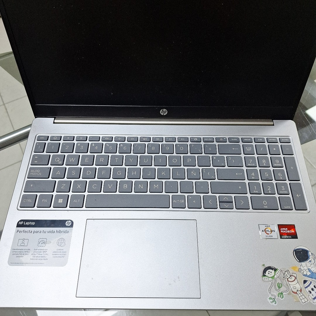 LAPTOP HP 15-FC0069LA (2024) 512 GB SSD 8 GB RAM (SEMINUEVO)