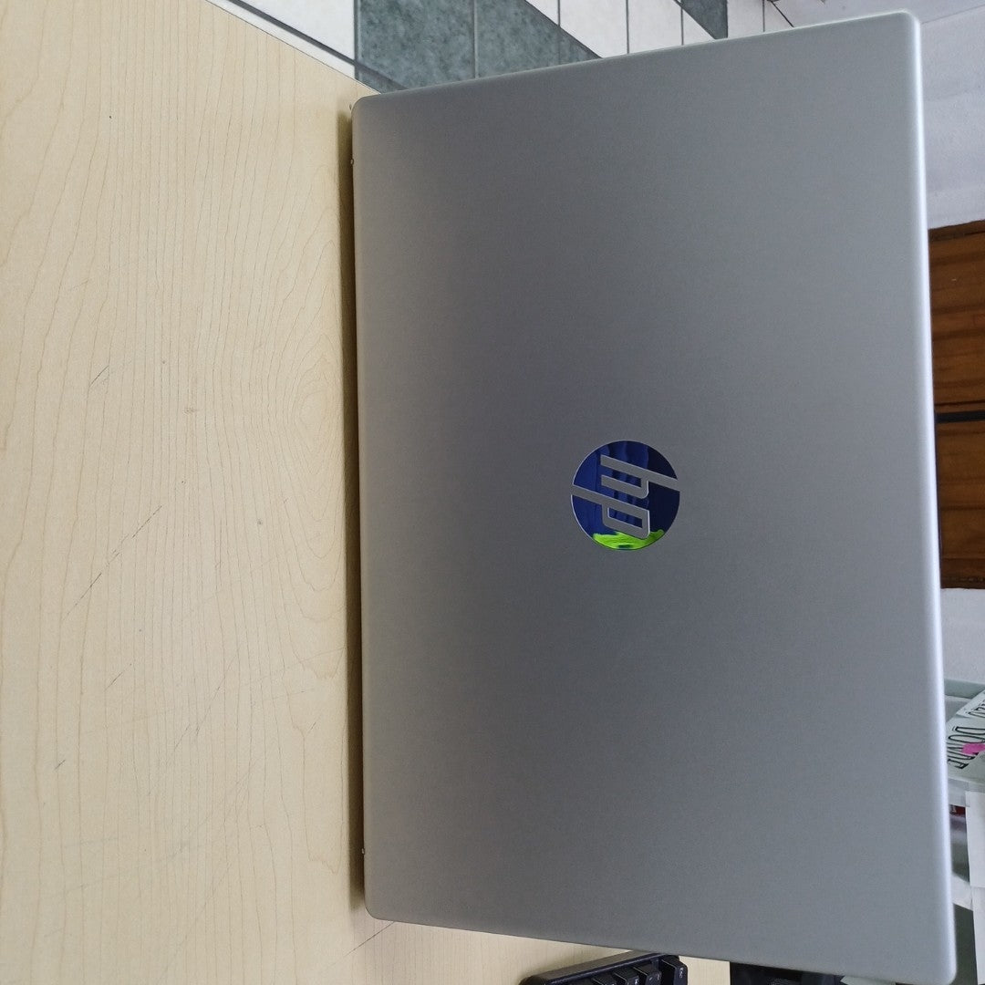 LAPTOP HP 15-FC0230LA (2025) 512 GB SSD 8 GB RAM (SEMINUEVO)