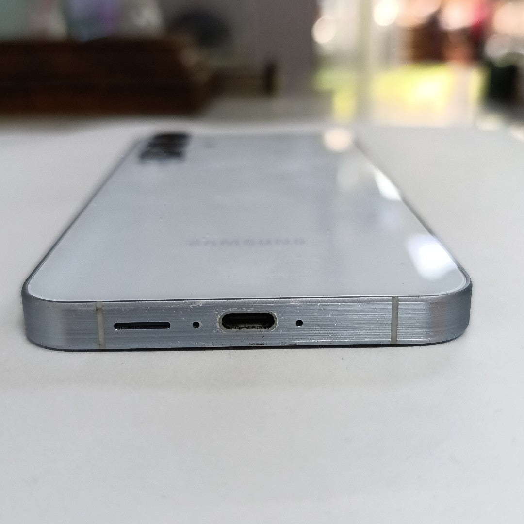CELULAR SAMSUNG GALAXY A55 5G SM-A556E (2024) 128 GB 8 GB RAM (SEMINUEVO)