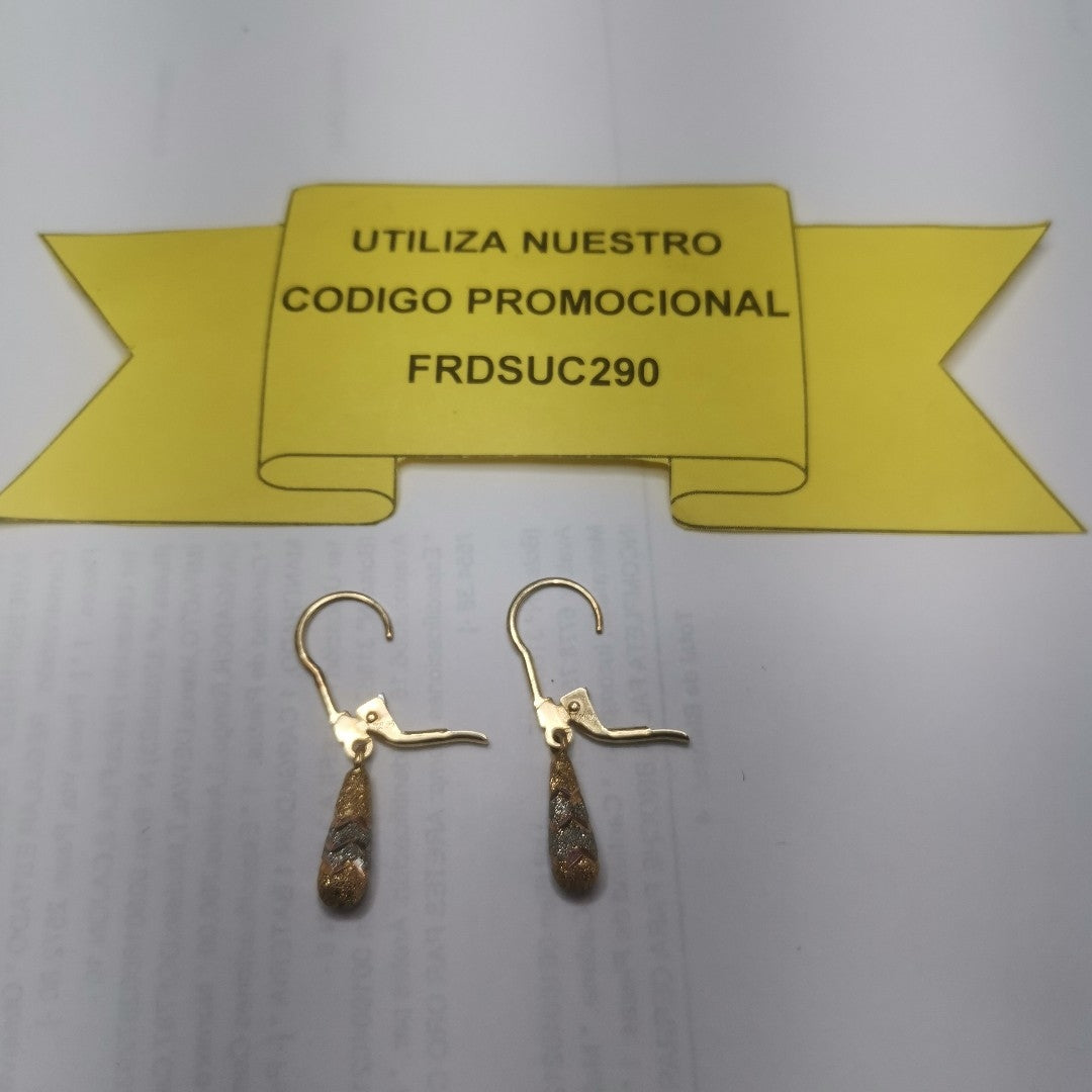 ARETES PAR ORO COMBINADO 14 K 2.4 GRMS (SEMINUEVO)