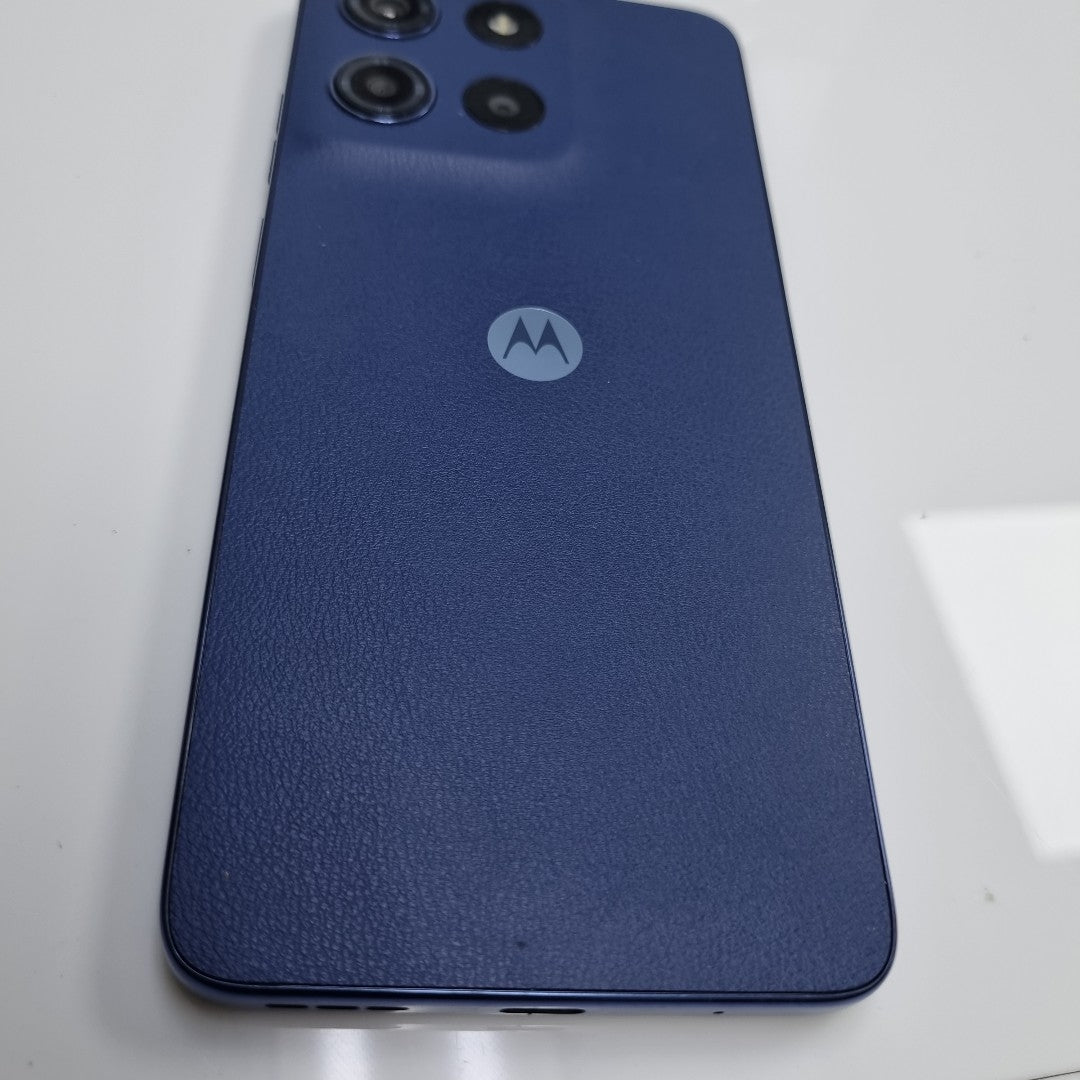 CELULAR MOTOROLA MOTO G15 XT2521-2 (2025) 512 GB 4 GB RAM (SEMINUEVO)