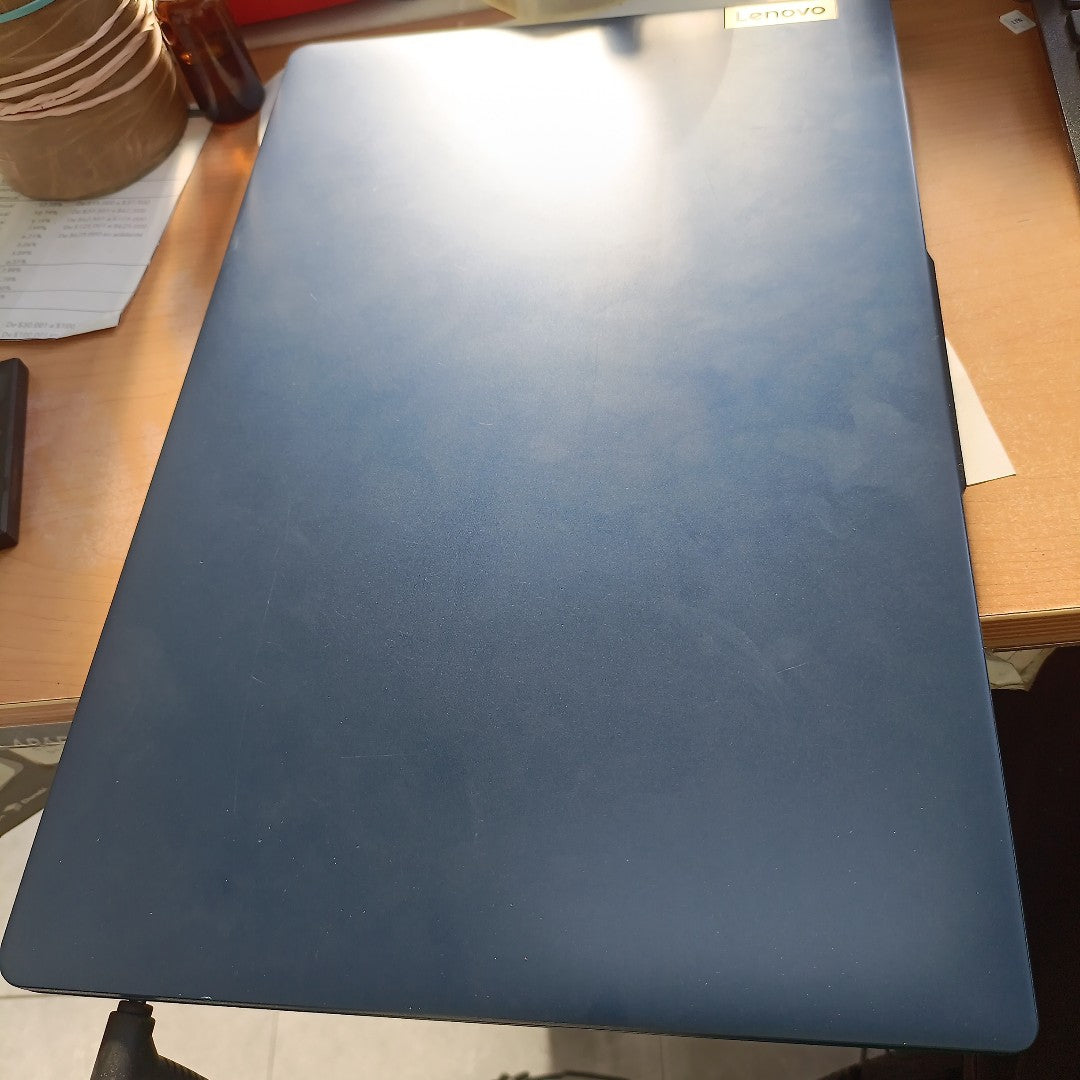 LAPTOP LENOVO IDEAPAD SLIM 3 15IAN8 (2024) 256 GB SSD 8 GB RAM (SEMINUEVO)