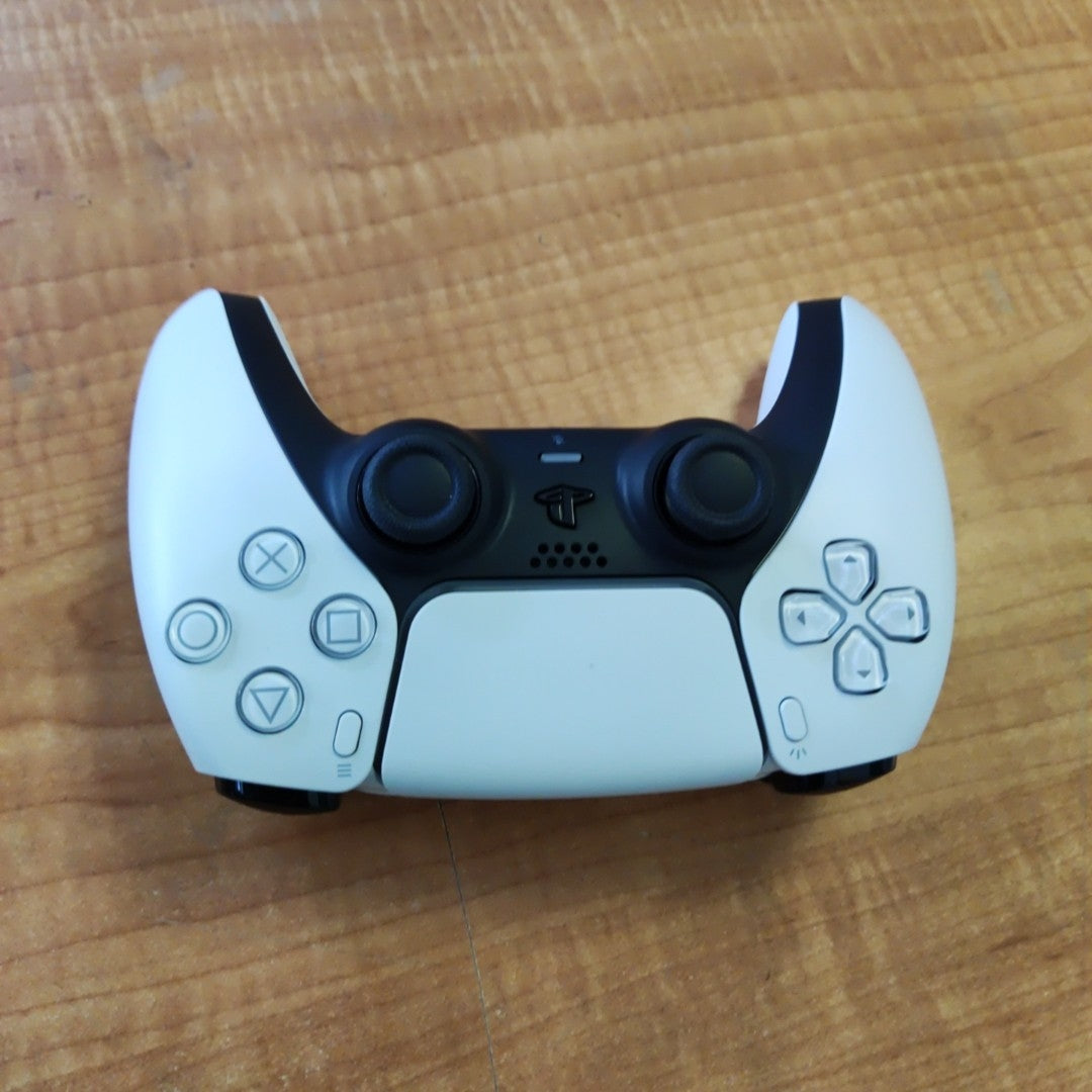 CONSOLA DE VIDEOJUEGO SONY PS5 825 SSD (SEMINUEVO)