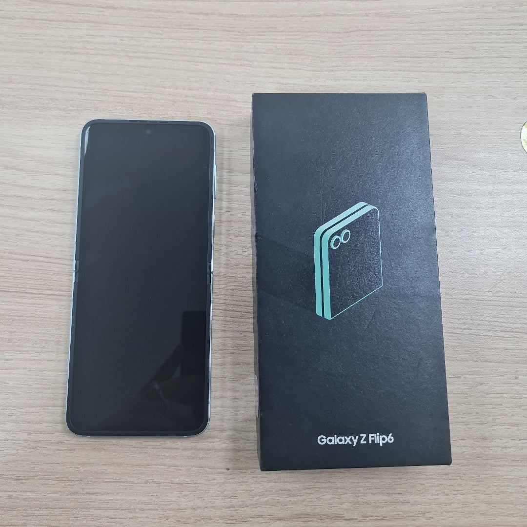 CELULAR SAMSUNG GALAXY Z FLIP6 SM-F741B (2024) 256 GB 12 GB RAM (SEMINUEVO)