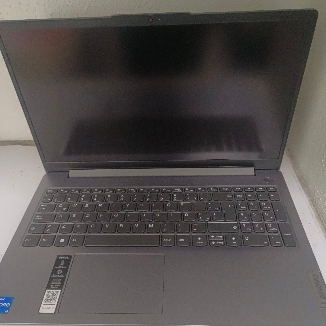 LAPTOP LENOVO IDEAPAD SLIM 3 15IAH8 (2024) 512 GB SSD 8 GB RAM (SEMINUEVO)