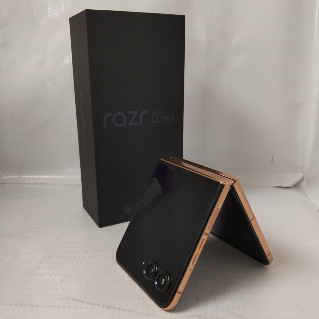 CELULAR MOTOROLA RAZR 50 ULTRA XT2451-3 (2024) 512 GB 12 GB RAM (SEMINUEVO)