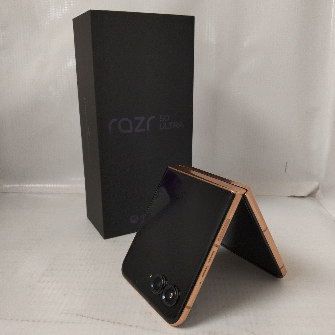 CELULAR MOTOROLA RAZR 50 ULTRA XT2451-3 (2024) 512 GB 12 GB RAM (SEMINUEVO)