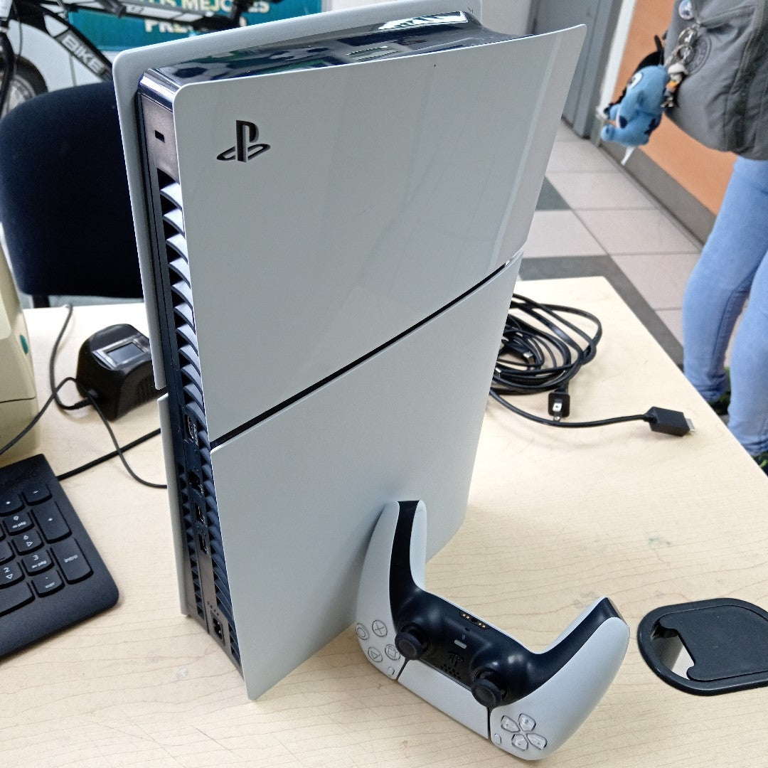 CONSOLA DE VIDEOJUEGO SONY PS5 DIGITAL 825 SSD (SEMINUEVO)