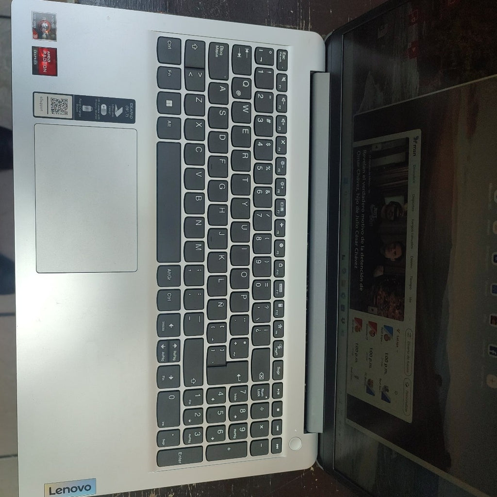 LAPTOP LENOVO IDEAPAD 1 15AMN7 (2023) 256 GB SSD 8 GB RAM (SEMINUEVO)