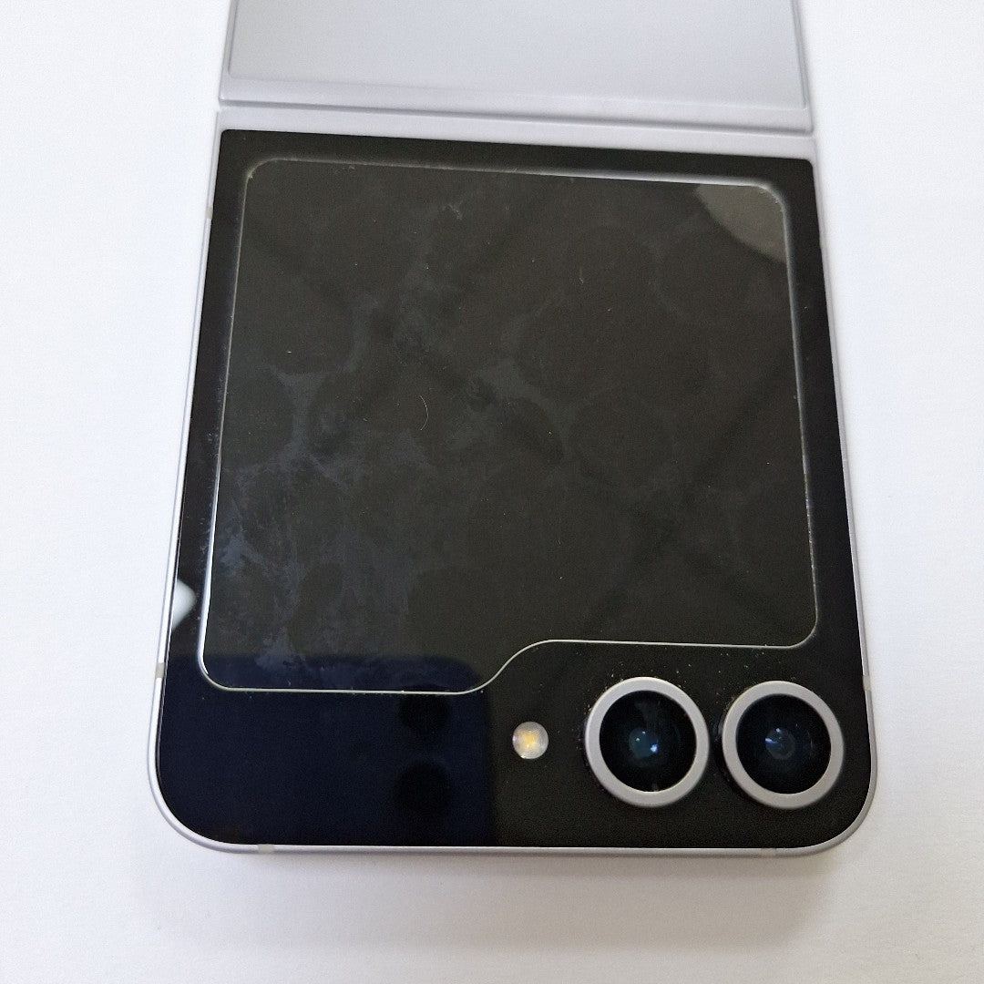 CELULAR SAMSUNG GALAXY Z FLIP6 SM-F741B (2024) 256 GB 12 GB RAM (SEMINUEVO)