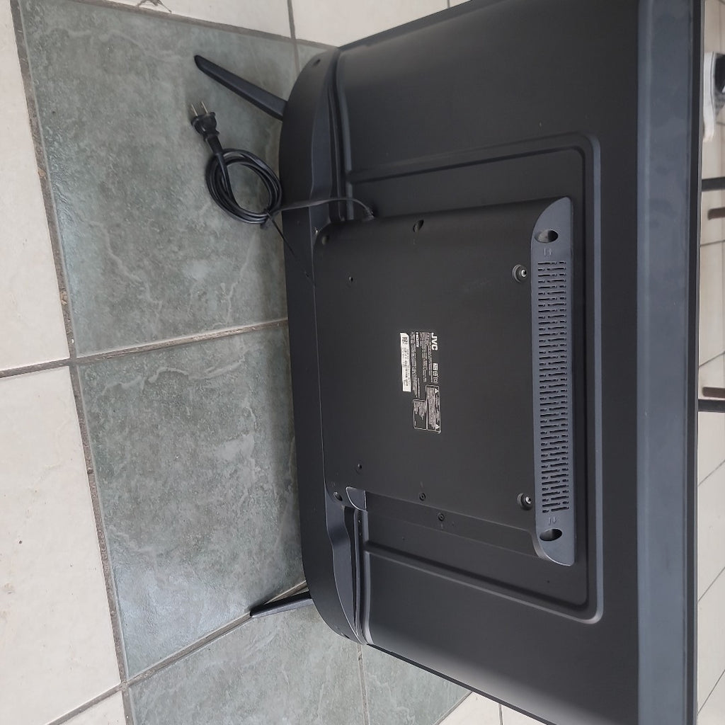 PANTALLA JVC SI32RF (2023) 32" LED HD (SEMINUEVO)
