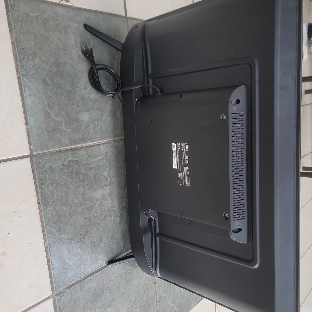 PANTALLA JVC SI32RF (2023) 32" LED HD (SEMINUEVO)