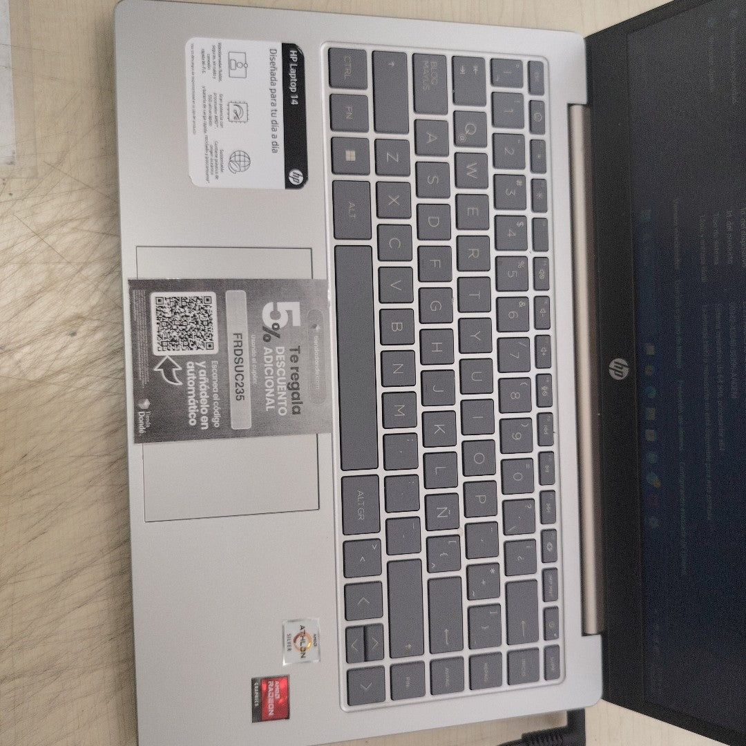 LAPTOP HP 14-EM0033LA (2024) 128 GB SSD 4 GB RAM (SEMINUEVO)