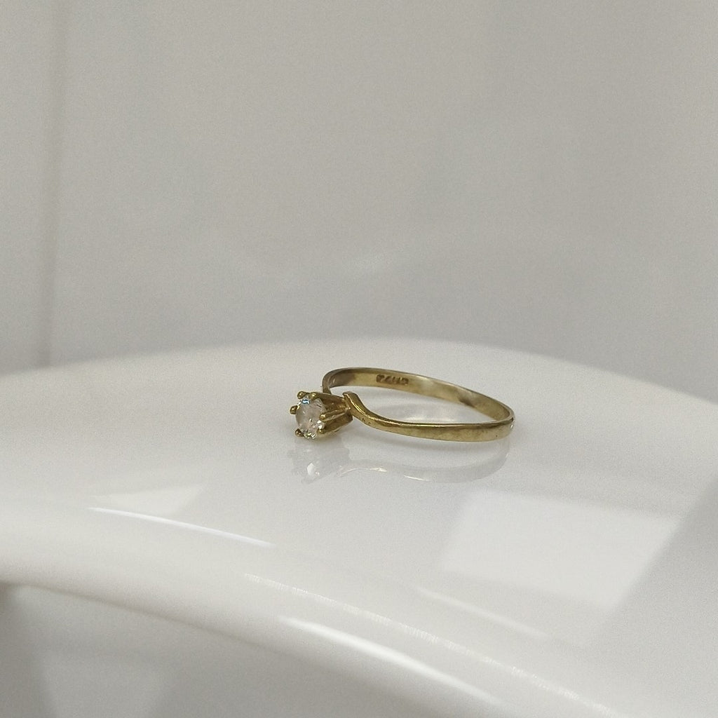 SOLITARIO ORO 10 K 0.9 GRMS (SEMINUEVO)