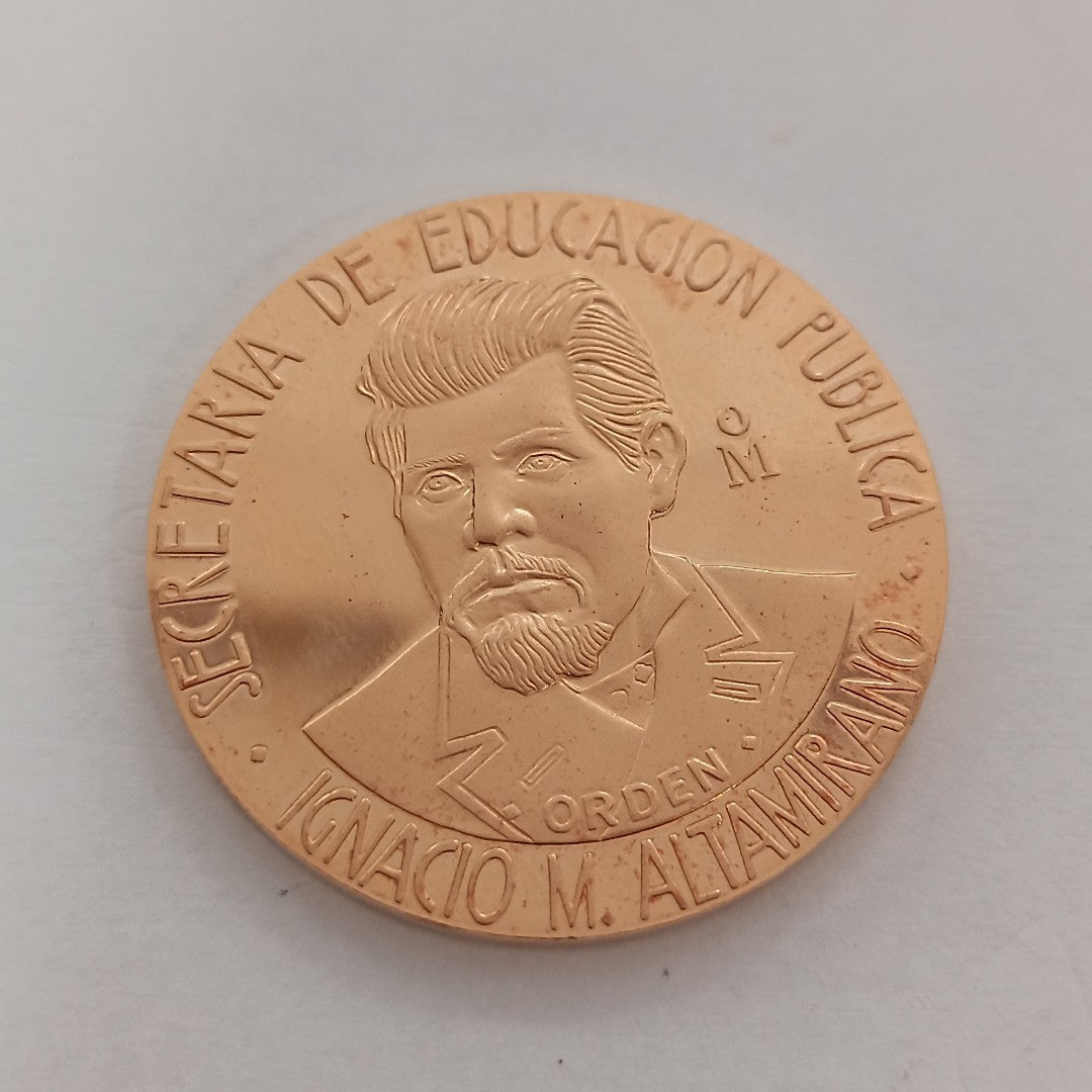 MEDALLA CONMEMORATIVA ORO 21 K 42 GRMS (SEMINUEVO)