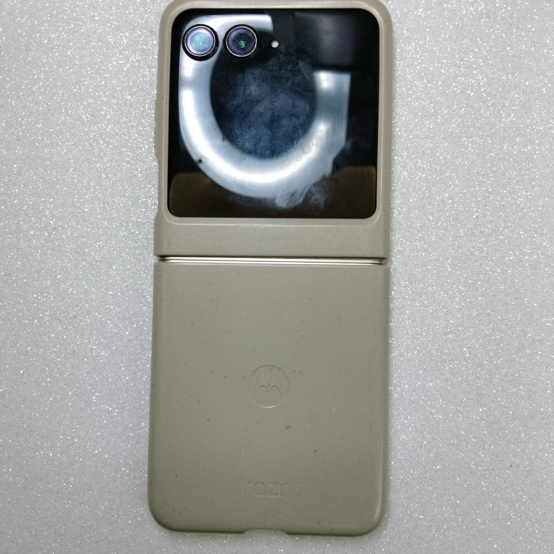 CELULAR MOTOROLA RAZR 50 5G XT2453-1 512 GB 12 GB RAM (SEMINUEVO)