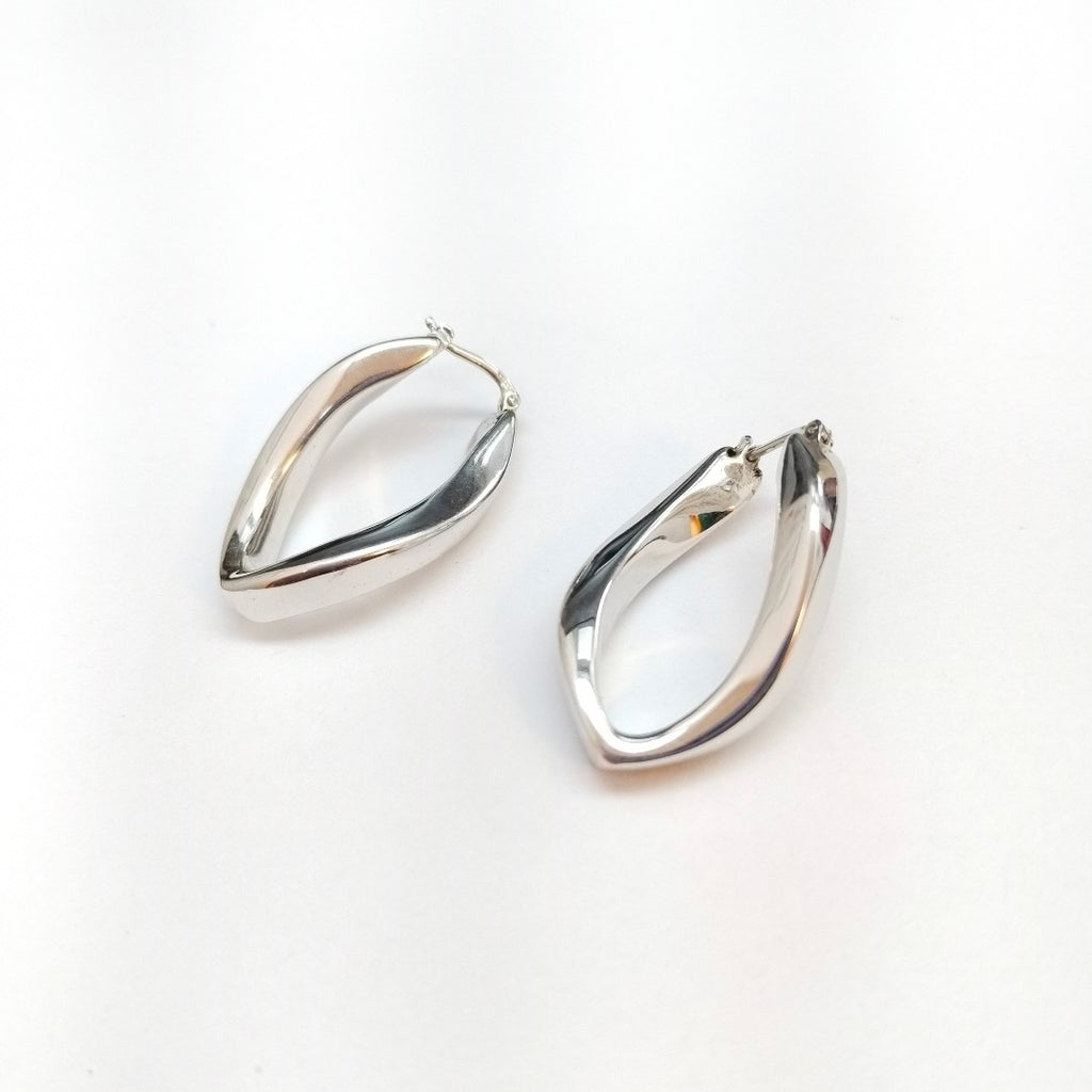 ARRACADAS PAR ORO BLANCO 14 K 6.6 GRMS (SEMINUEVO)