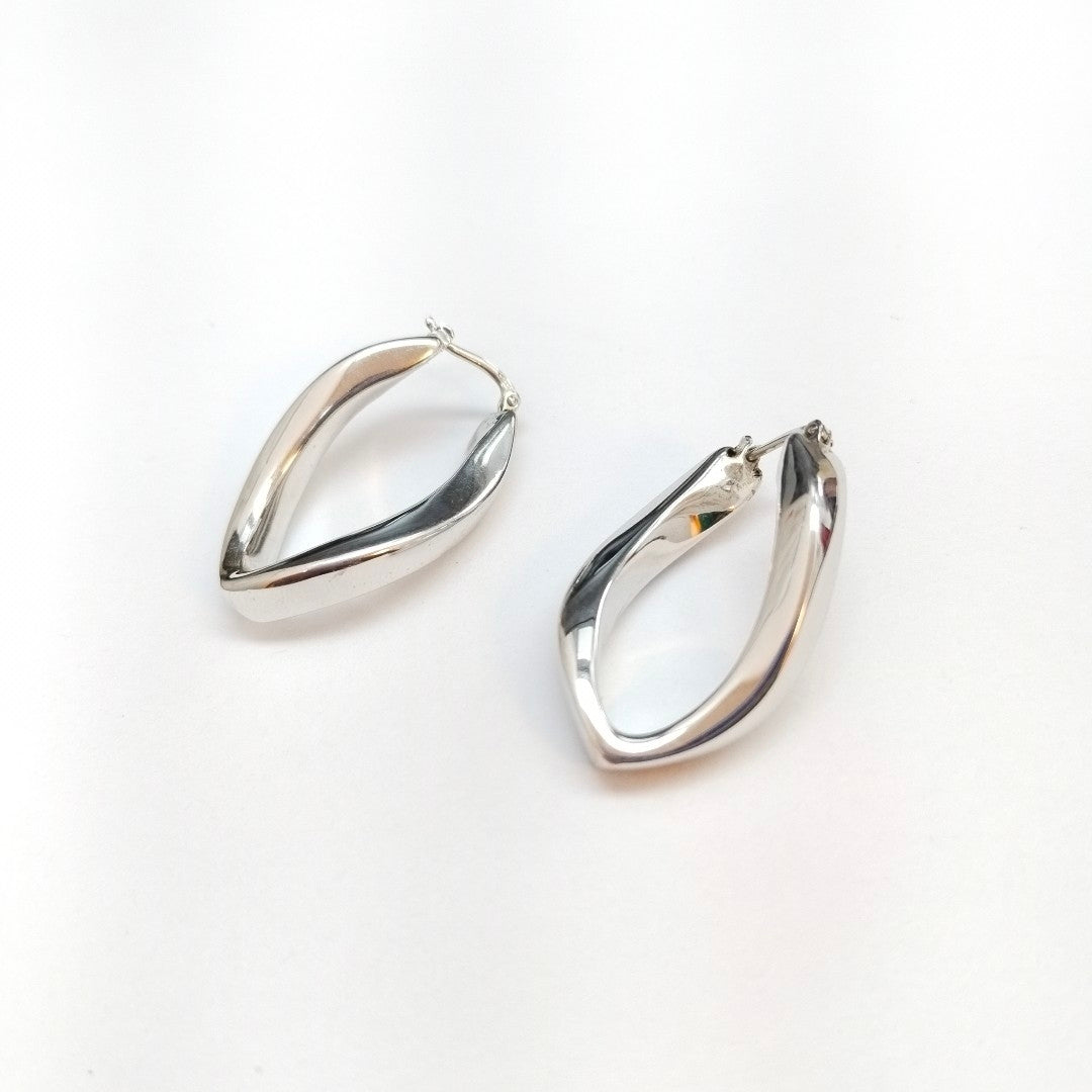 ARRACADAS PAR ORO BLANCO 14 K 6.6 GRMS (SEMINUEVO)