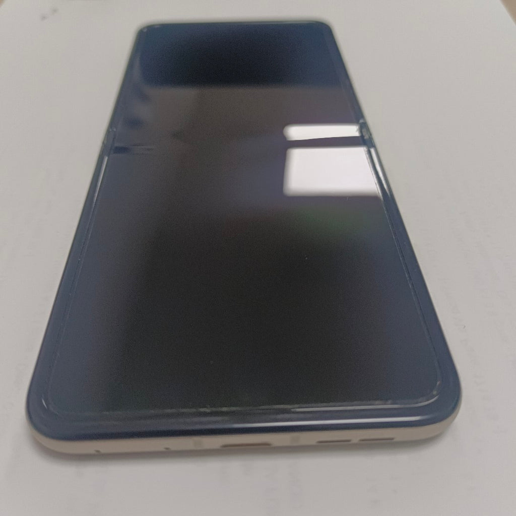 CELULAR MOTOROLA RAZR 50 5G XT2453-1 512 GB 12 GB RAM (SEMINUEVO)