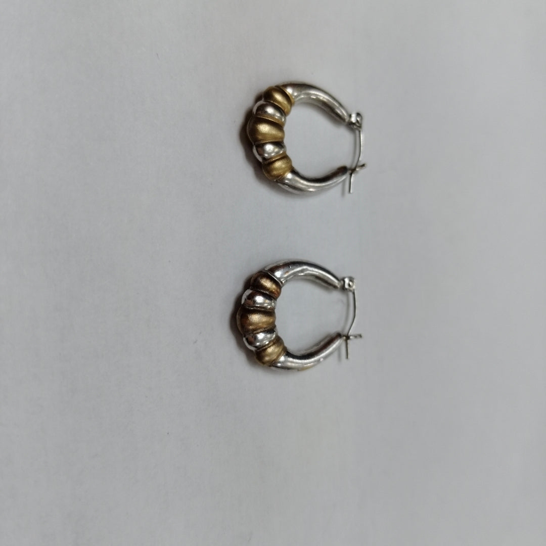 ARRACADAS PAR ORO, ORO BLANCO 10 K 1.4 GRMS (SEMINUEVO)