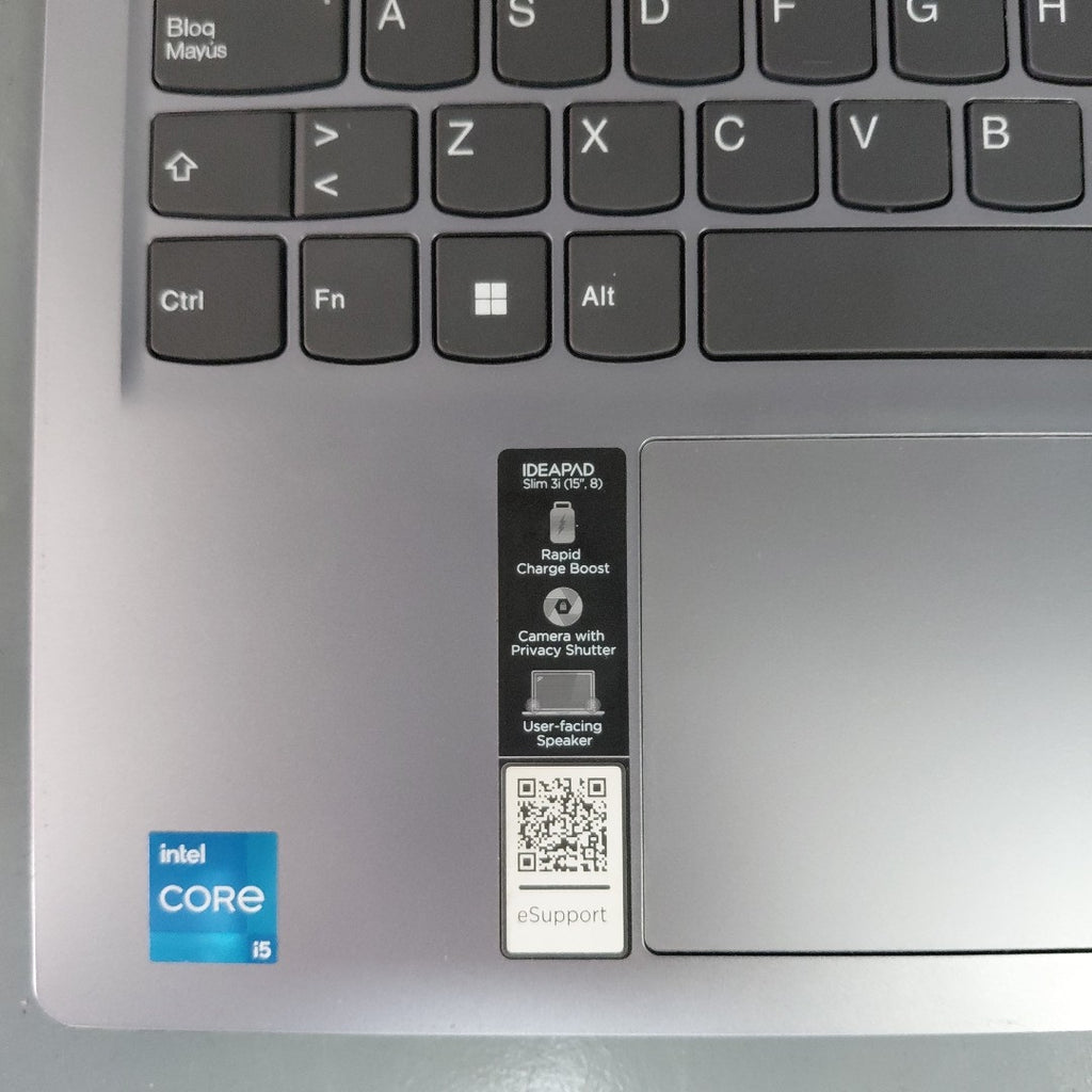 LAPTOP LENOVO IDEAPAD SLIM 3 15IAH8 (2024) 512 GB SSD 8 GB RAM (SEMINUEVO)