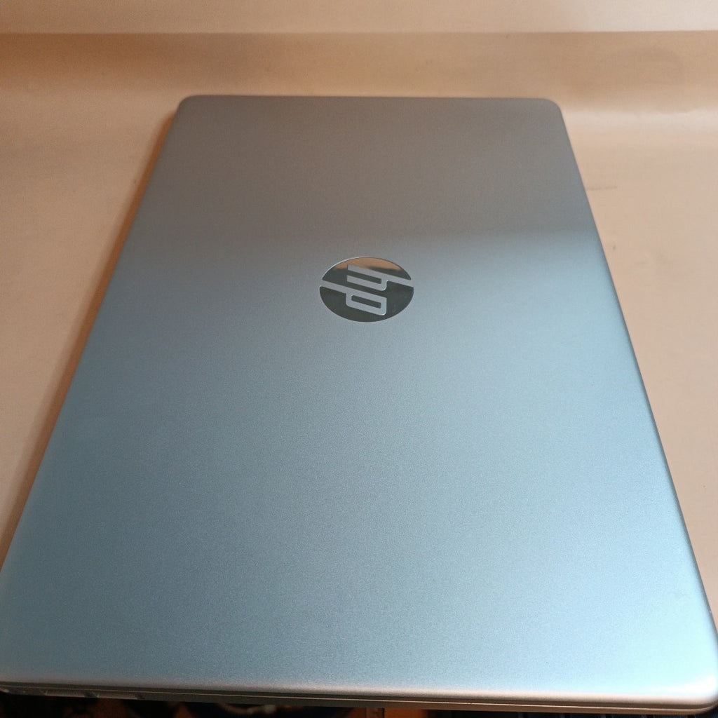 LAPTOP HP 15-EF2518LA (2023) 256 GB SSD 12 GB RAM (SEMINUEVO)