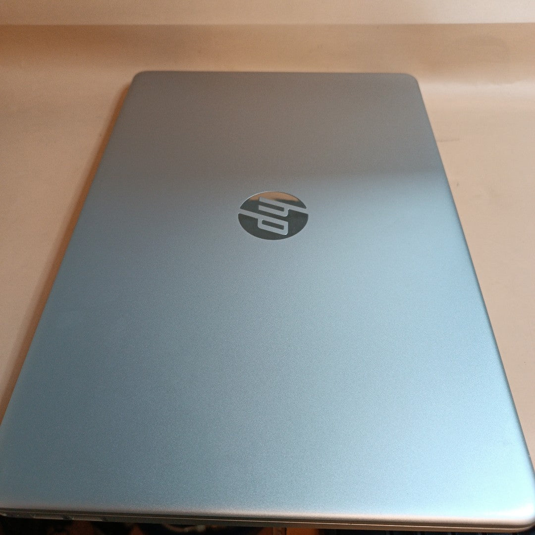 LAPTOP HP 15-EF2518LA (2023) 256 GB SSD 12 GB RAM (SEMINUEVO)