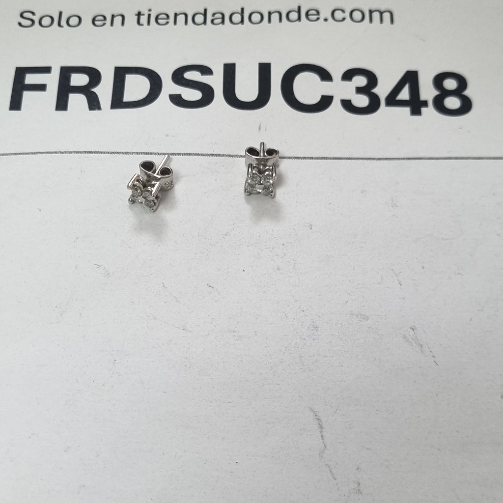 ARETES PAR ORO BLANCO 18 K 2 GRMS (SEMINUEVO)