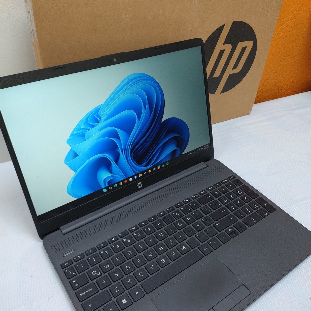 LAPTOP HP 255 G8 (2023) 256 GB SSD 8 GB RAM (SEMINUEVO)