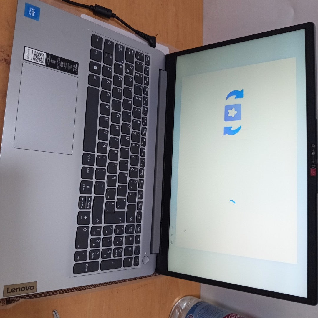 LAPTOP LENOVO IDEAPAD 1 15 IJL7 (2025) 256 GB SSD 8 GB RAM (SEMINUEVO)