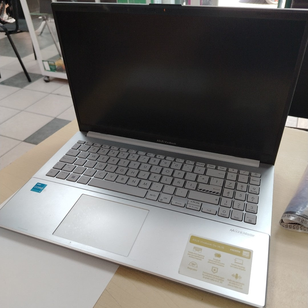 LAPTOP ASUS VIVOBOOK GO 15 E1504GA-NJ163W (2025) 512 GB SSD 8 GB RAM (SEMINUEVO)