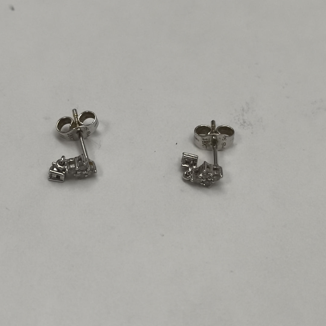 ARETES PAR ORO BLANCO 18 K 0,90 GRMS (SEMINUEVO)